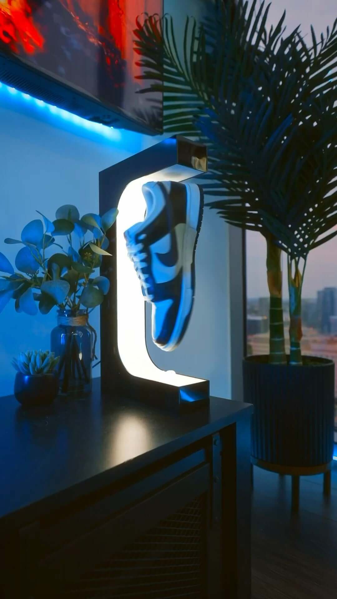 X Float Magnetic sneaker display